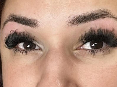 Lash extension set by HolyHood Beauty