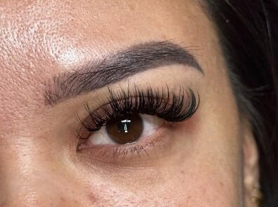 Lash extension set by HolyHood Beauty